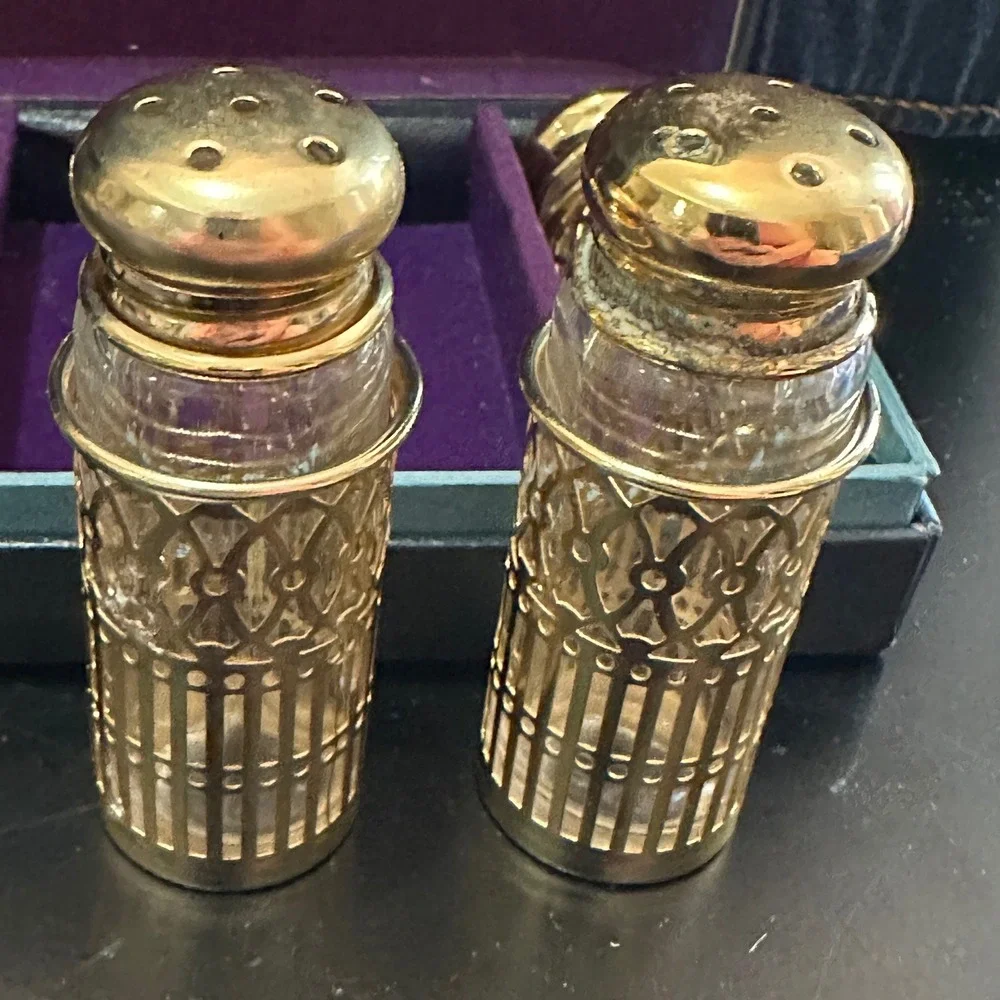 Vintage Gold Filigree Glass Salt Pepper Shakers Set of 4 MCM Boxed As Is